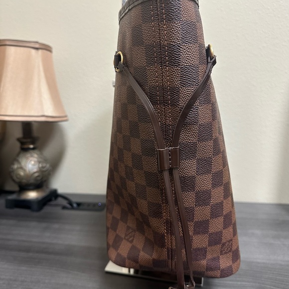 Authentic Louis Vuitton Neverfull MM - Picture 4 of 13